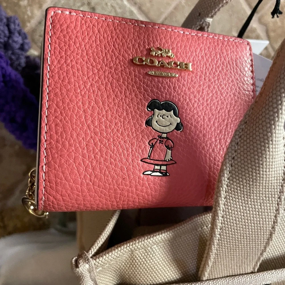 Peanuts x Coach Snap Wallet Lucy CBN89 IMBCV Bright Coral Multi